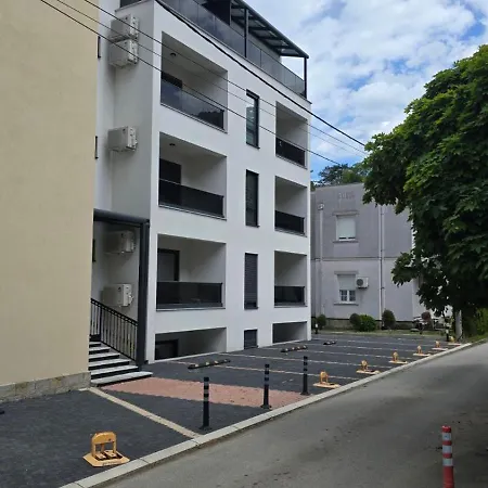 Apartment Four Seasons